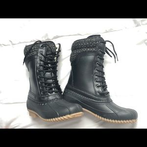 Women's All weather Boots Size 6 Black New